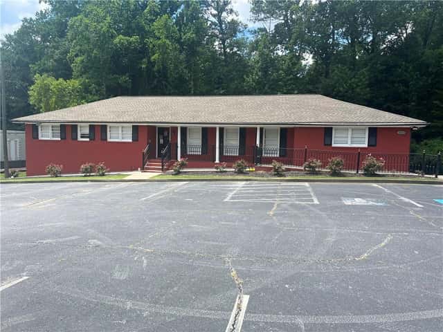 Commercial lease: 465 Beaver Ruin Road NW, Lilburn