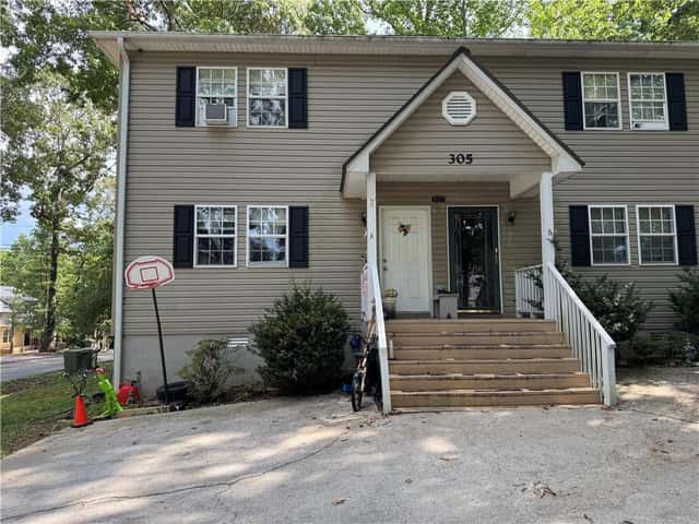 Multifamily for sale: 305 Townview Drive, Cleveland